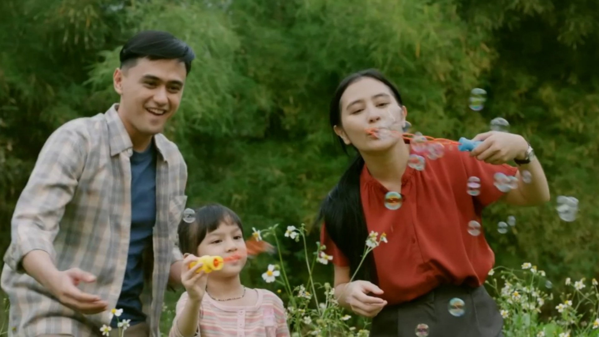 Fadil mencoba meyakinkan Alya untuk melangkah maju bersama